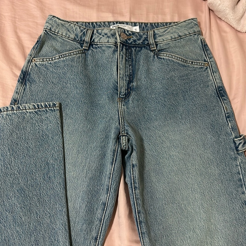 garage mid rise cargo jeans with 6 pockets and loop on side- size 1 (25 waist)
